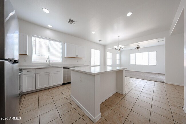 Building Photo - 41298 W Park Hill Dr