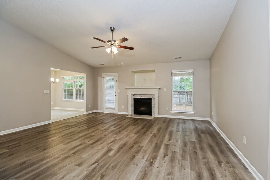 Building Photo - 7039 Lowen Rd