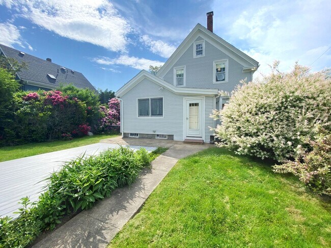 Primary Photo - Winter Rental: Hodgkins Cottage