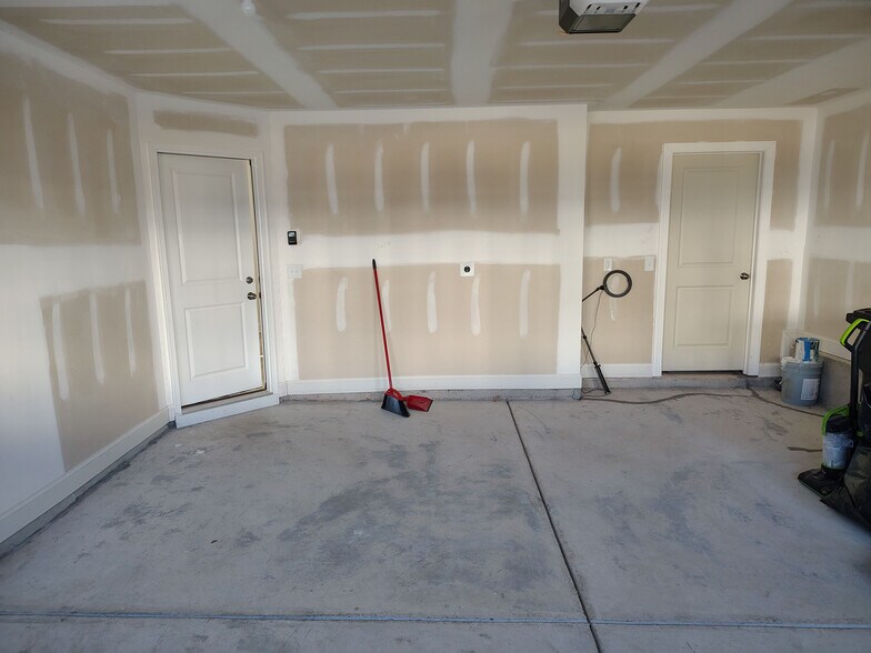 Building Photo - Room in Townhome on Walnut Hl Rd NW