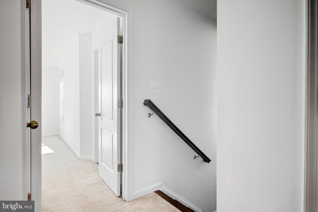 Building Photo - 38 Kirby Ct