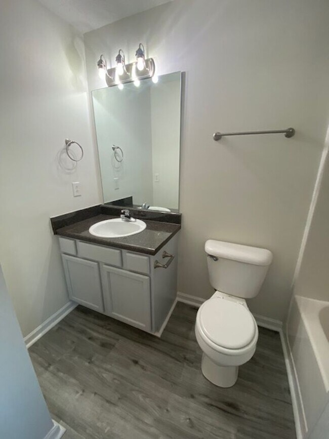 Building Photo - 324 Stewarts Landing Cir