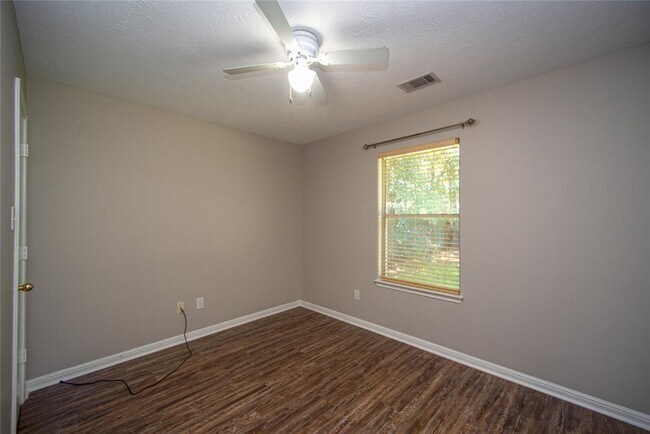 Building Photo - 16384 Sun View Ln
