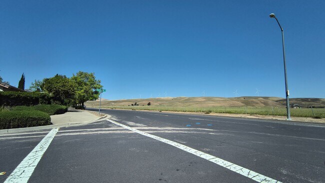 Building Photo - Brand New Flooring and FRESH Paint - SPACIOUS 3 BEDROOM HOUSE IN LIVERMORE!!!