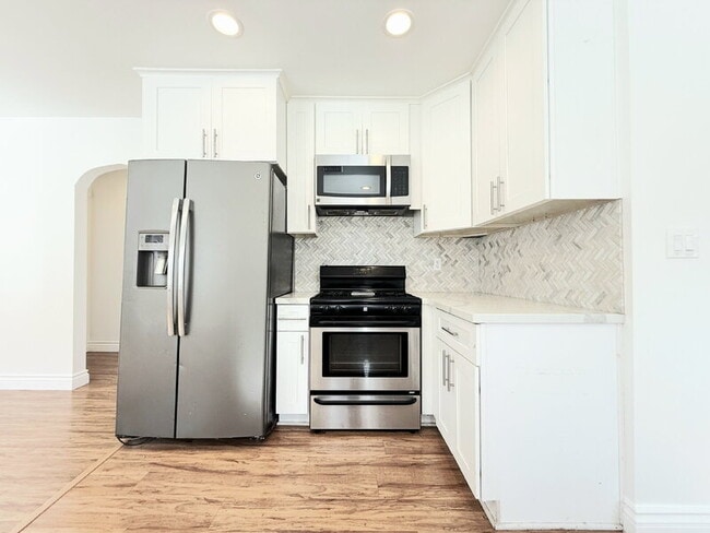 Building Photo - 6500 Arlington Ave