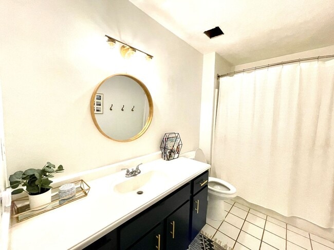 Building Photo - Spacious 6 bedroom home in Virginia Beach