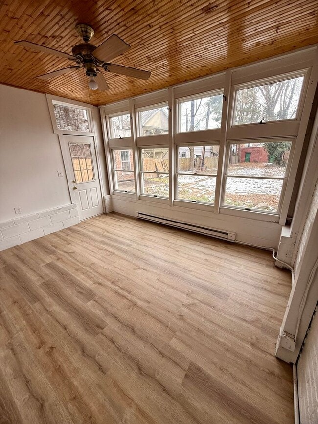 Building Photo - Charming & Spacious Historic 5-Bedroom Home for Rent in Carlisle, PA