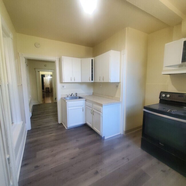 Building Photo - 37 S 13th St