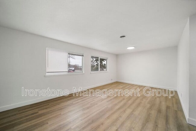 Building Photo - 4523 E 31st St