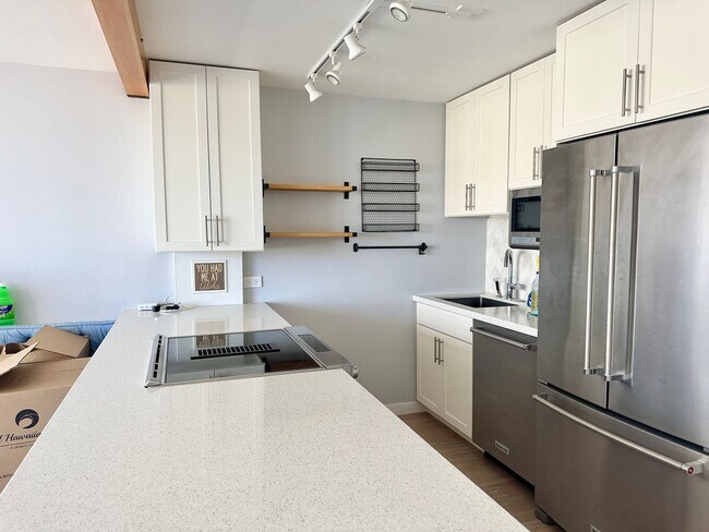 Building Photo - Upgraded 1 bedroom in Waikiki! Price Change!
