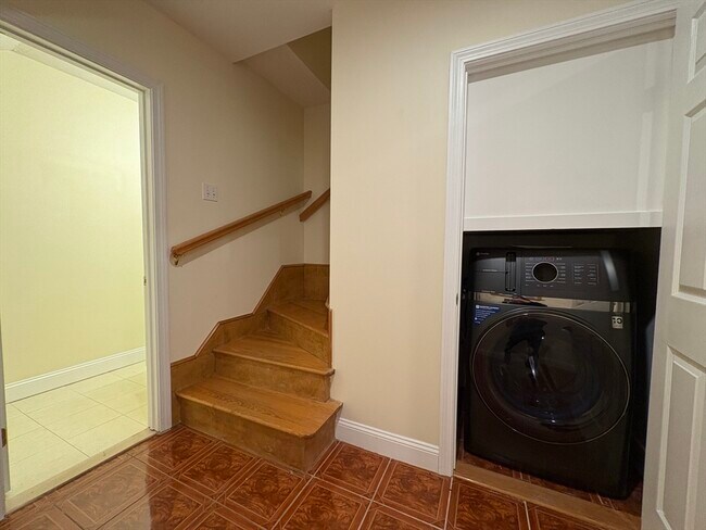 Building Photo - 191 Winthrop Rd