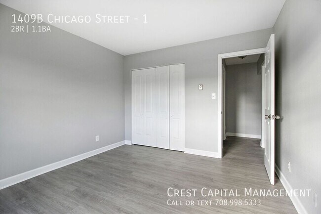 Building Photo - 1409 E Chicago St