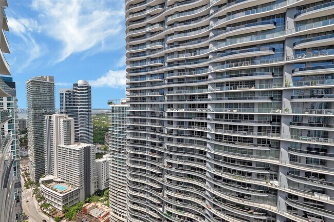 Building Photo - 1010 Brickell Ave