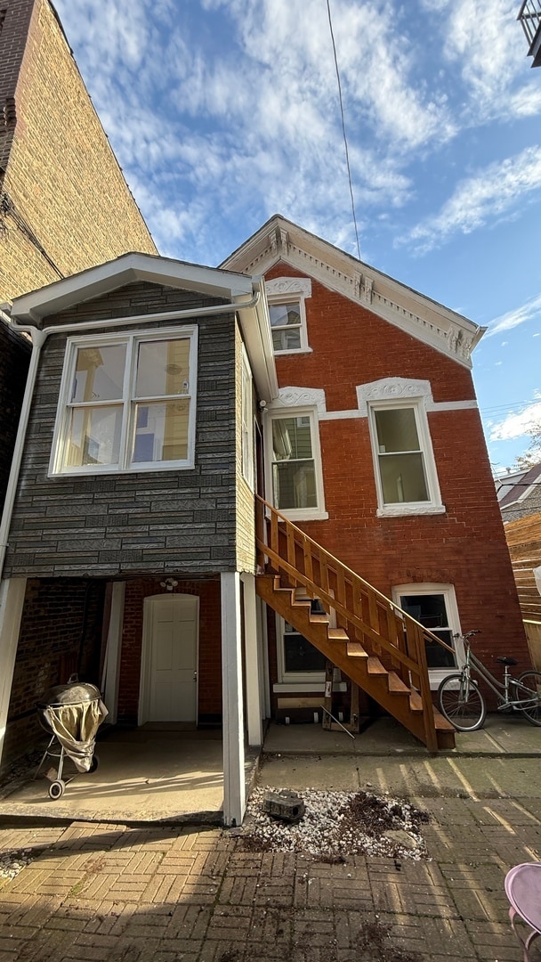 Primary Photo - 2037 N Damen Ave