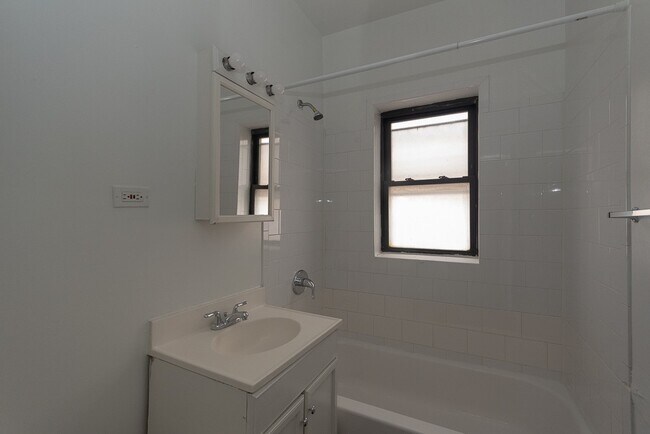 Building Photo - 539 W Arlington Pl