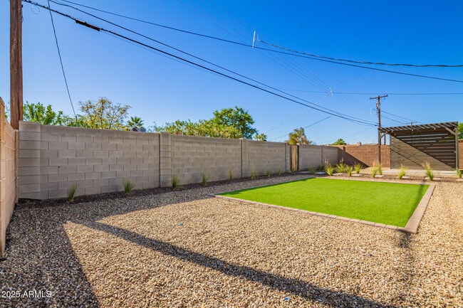 Building Photo - 331 E Continental Dr