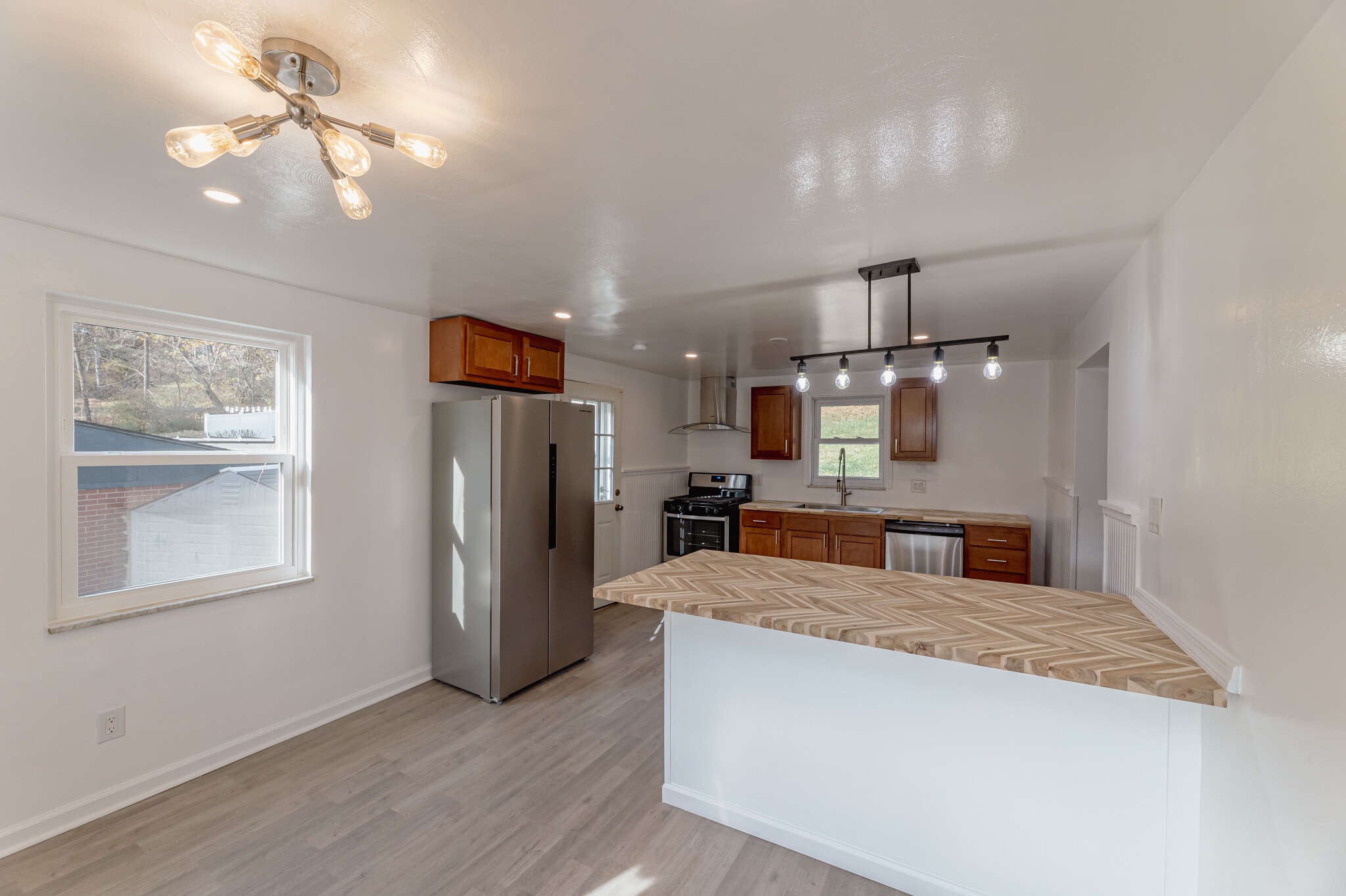 Building Photo - 3203 Hebron Dr