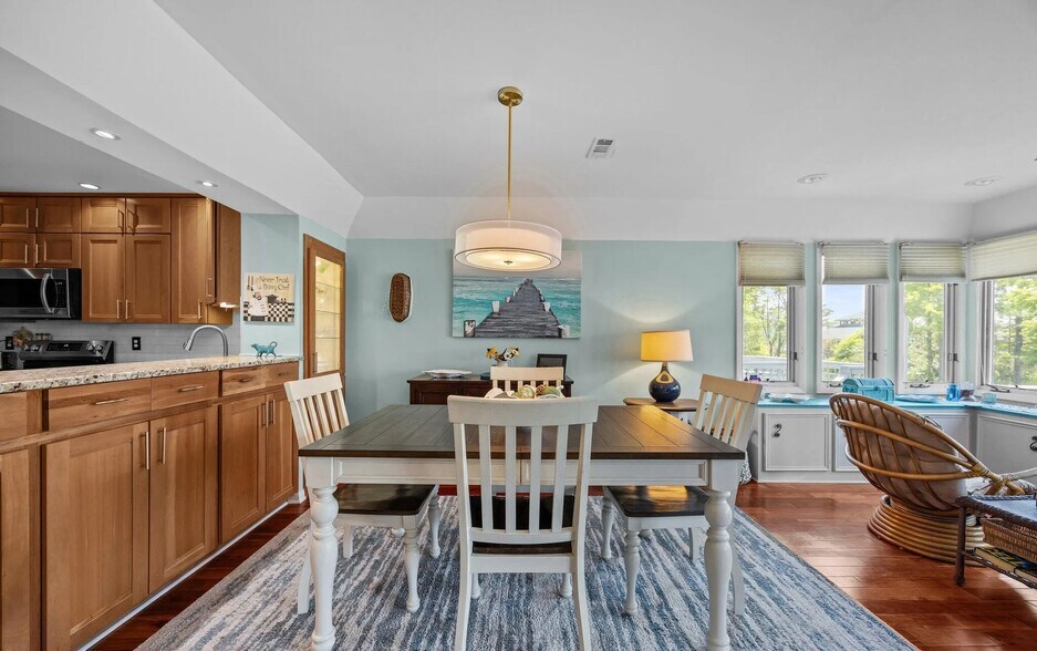 Dining - 117 Forecastle Ct