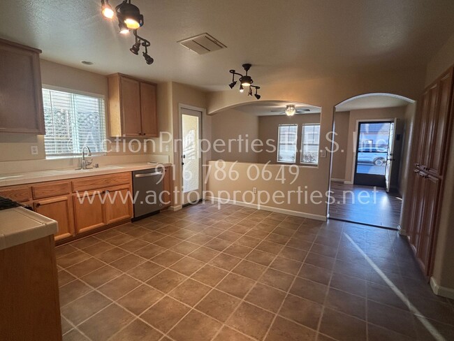 Building Photo - West Roseville LongMeadow 2 Gated, Single ...