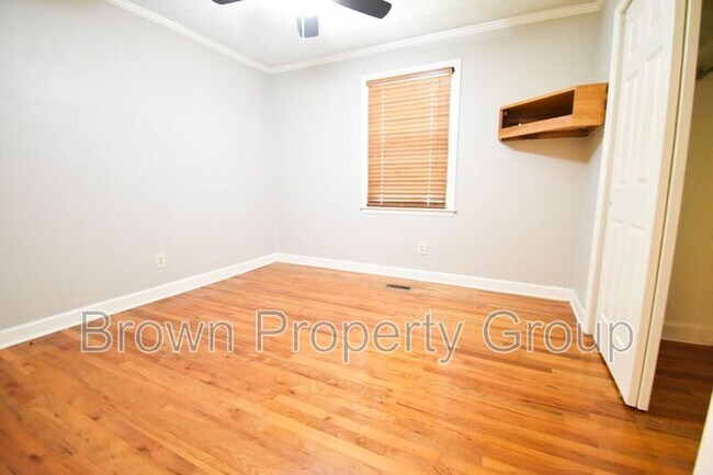 Building Photo - 5115 Lake Valley Dr