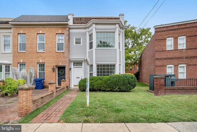 Building Photo - 1427 Powhatan St