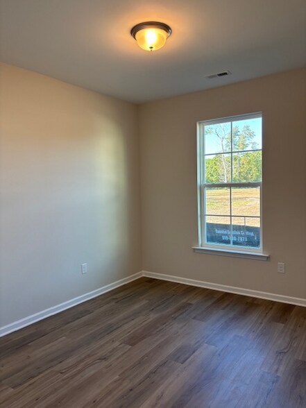 Building Photo - 1056 Fawn Creek Dr