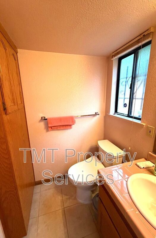 Building Photo - 2 Polvadera Ct