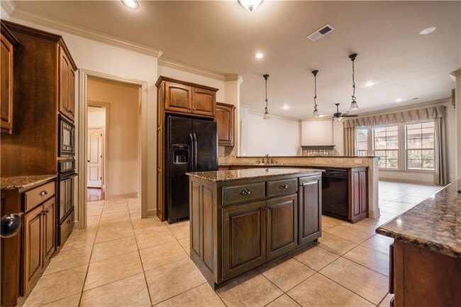 Building Photo - 3778 Prince Philipe St