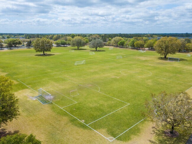 Building Photo - End unit townhome in The Cottages at Oakleaf Plantation