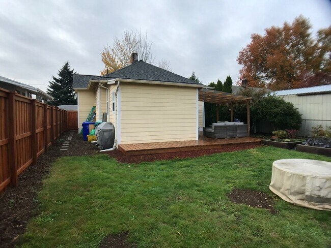 Building Photo - Charming remodeled Bungalow - 2 Bedrooms 1 Bath, 1,104 Sq. Ft.