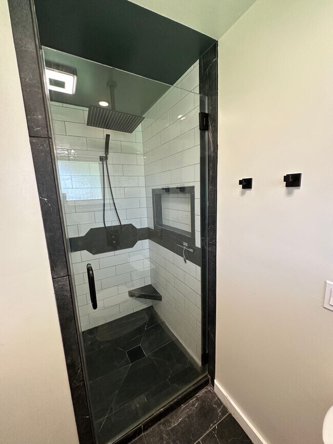 Building Photo - Beautiful 3 Bedroom, 2 Bath Tracy Home