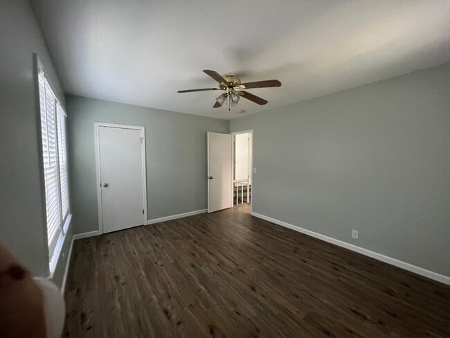 Building Photo - 3618 Chestnut St