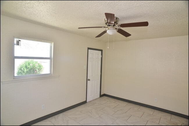 Building Photo - 2111 Portland Ave