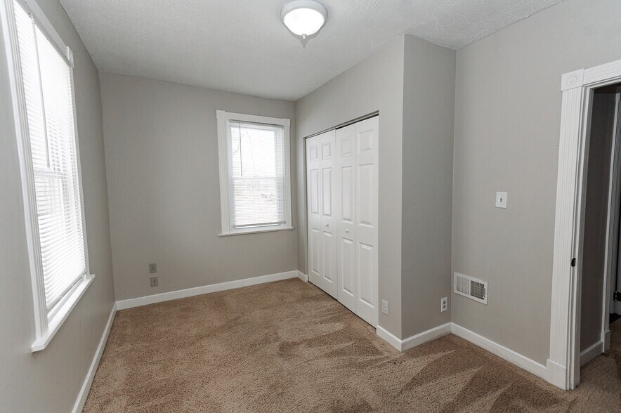 Building Photo - 223 E Pennview St