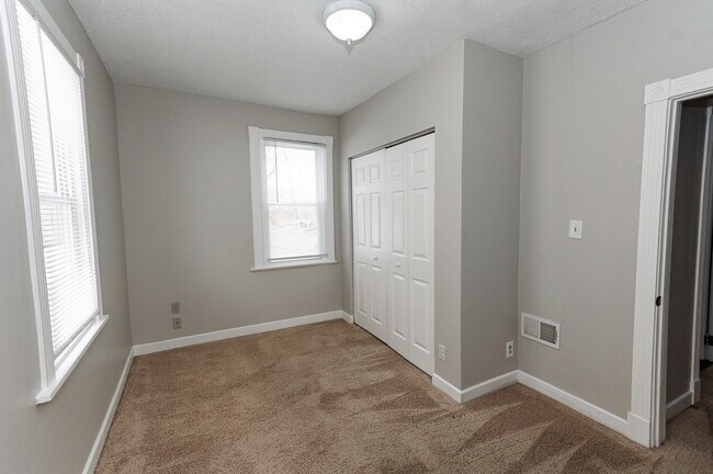 Building Photo - 223 E Pennview Ave