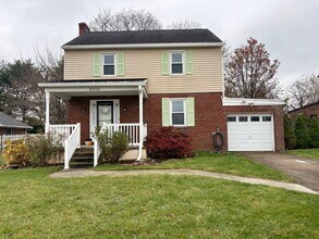 Building Photo - 3 Bedroom 1 Bathroom in Harrisburg!
