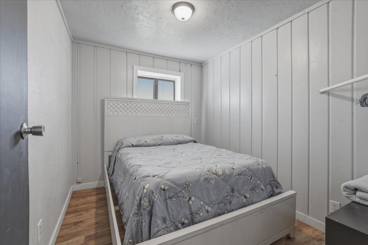 Building Photo - 290 E 4th S