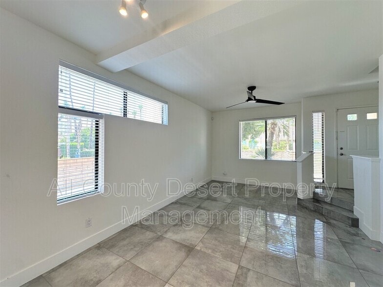 Building Photo - 401 E Vista Chino