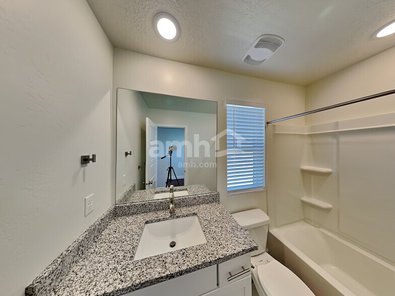 Building Photo - 1339 White St