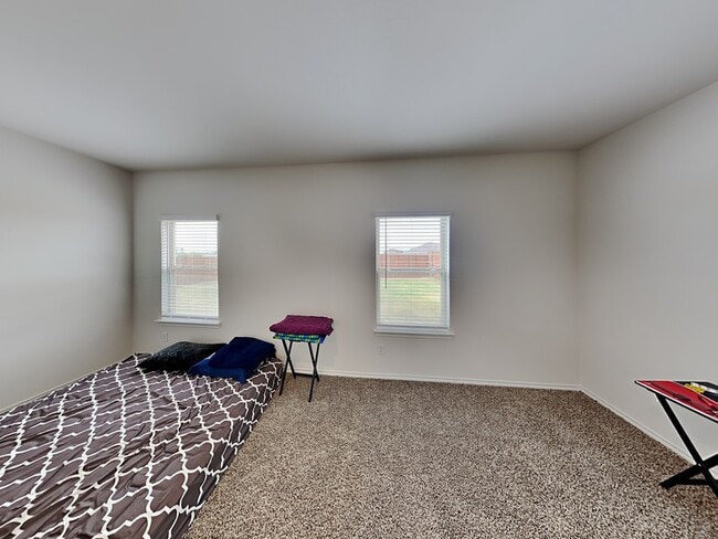 Building Photo - 713 Glover Dr