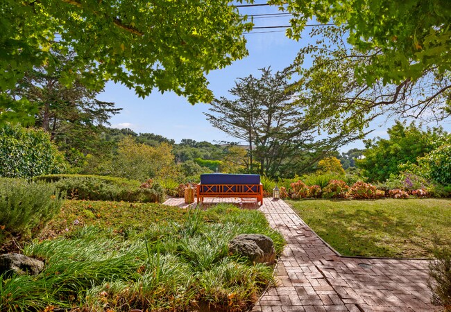 Building Photo - 1476 Crestline Dr