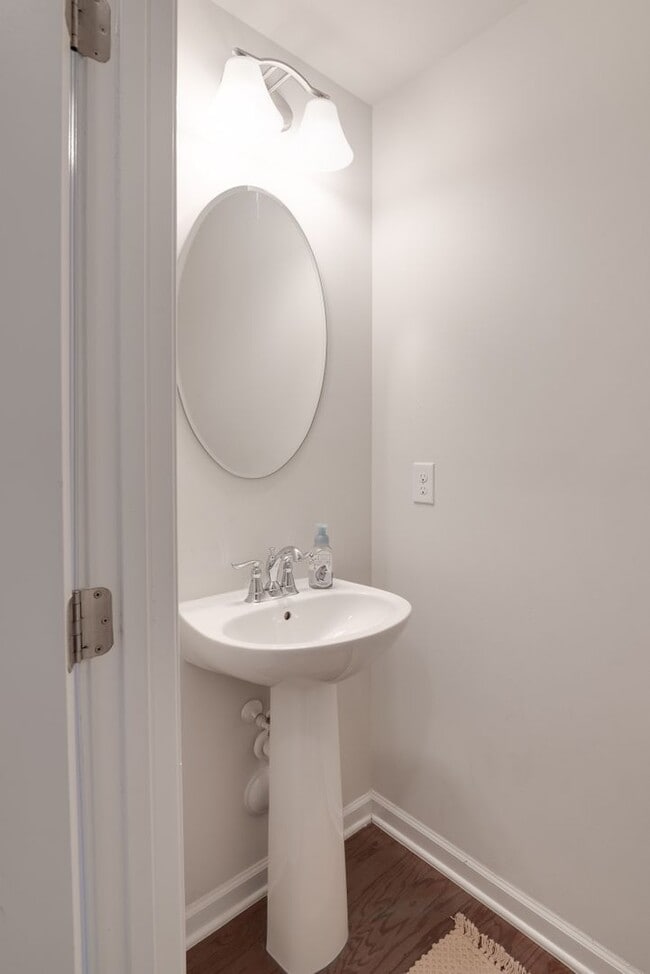 Building Photo - 8992 Ringview Dr