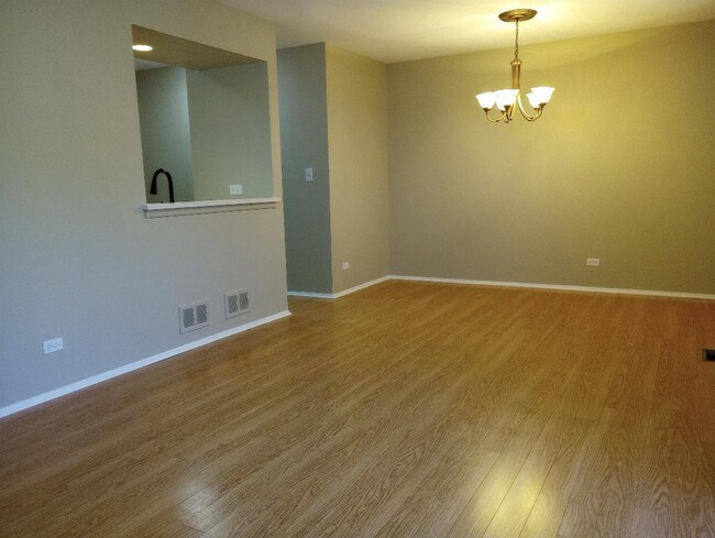 Building Photo - 110 Queens Cove
