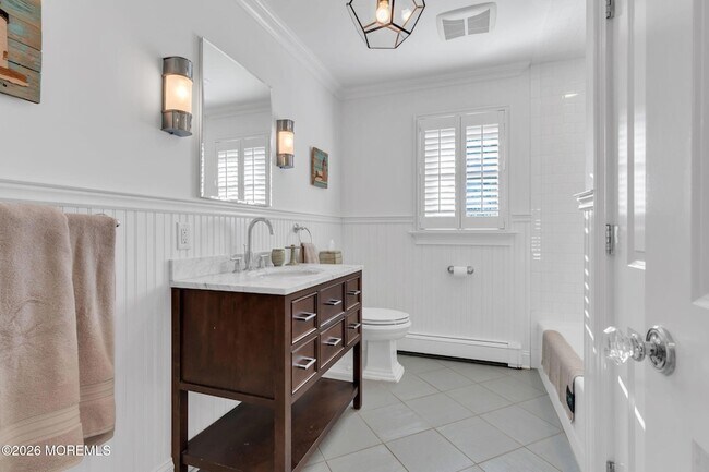 Building Photo - 723 Pitney Dr