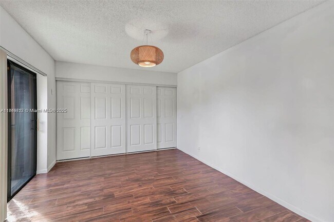 Building Photo - 2551 Camelot Ct