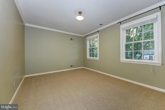 Building Photo - 4509 Tournay Rd