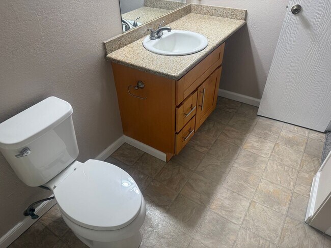 Building Photo - Remodeled South East Condo