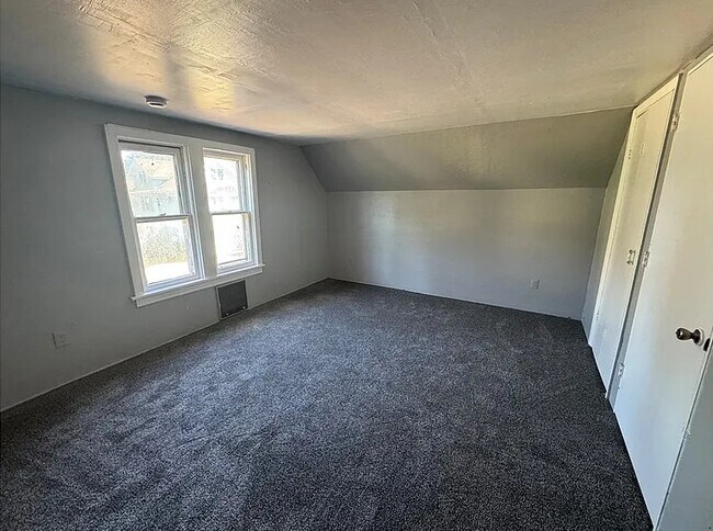 Building Photo - 75 Van Stallen St