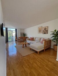 Building Photo - 200 Grand Cove Way