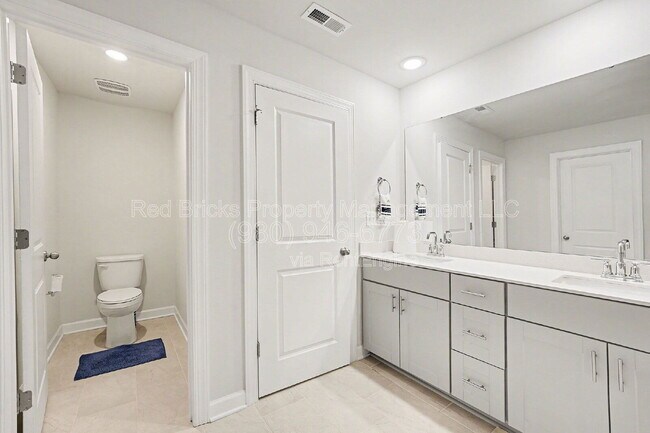 Building Photo - 11948 Red Leaf Dr